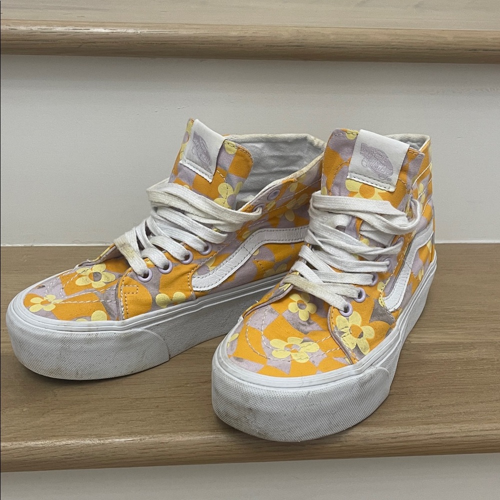 Vans shoes. Platform with checkered flowers pattern. Mint condition. Size 7
